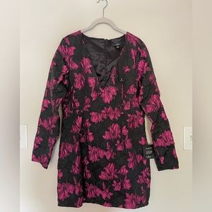 NWT Lulu’s long sleeve pink and black mini dress - large